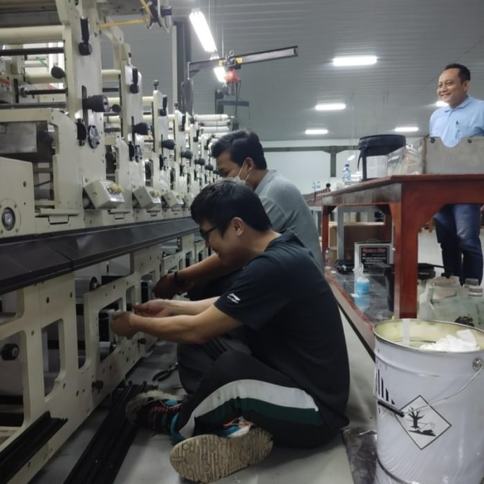 UV-Curing-System-Maintaining-700x700 (3)