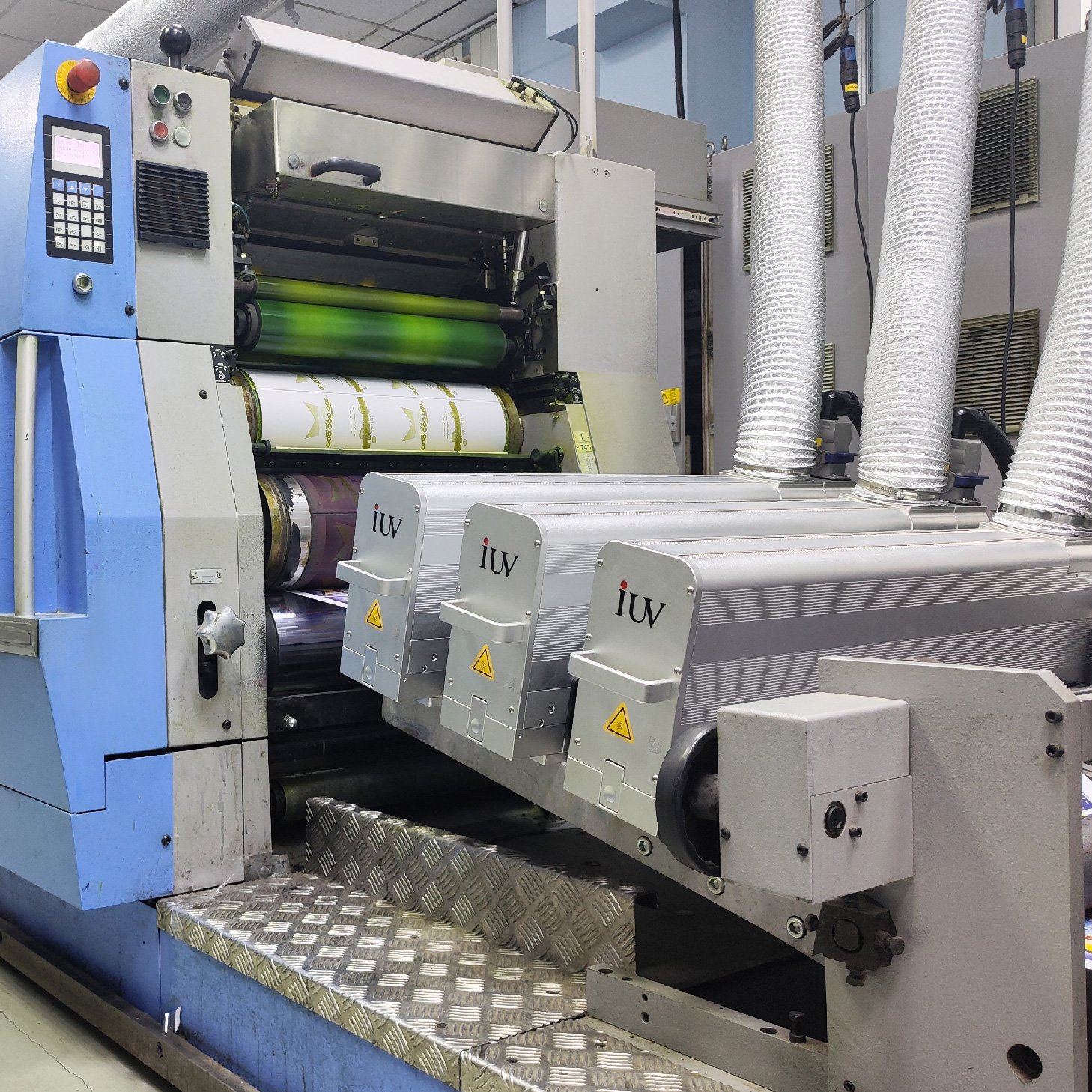 UV Curing Systems and the Transition from Solvent to UV Inks