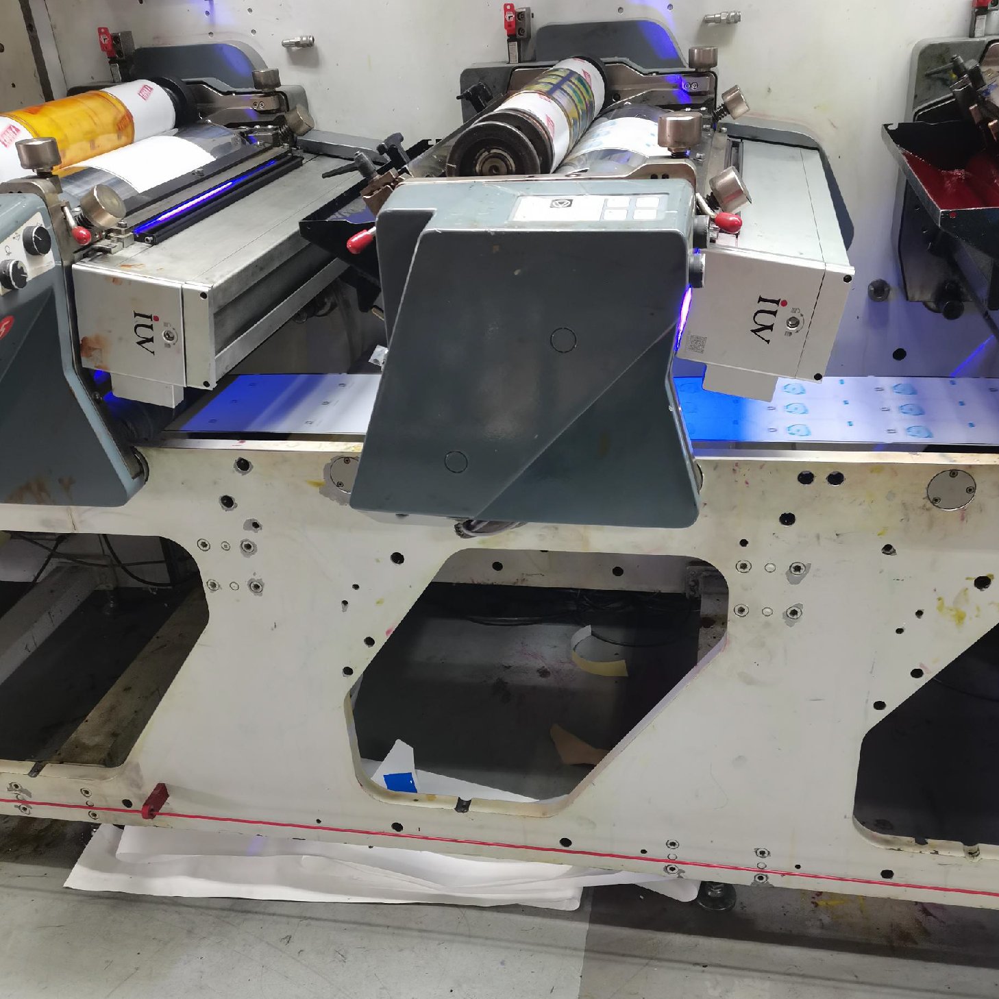 How LED UV Automation Enhances Print Quality on Filmic and Paper Labels