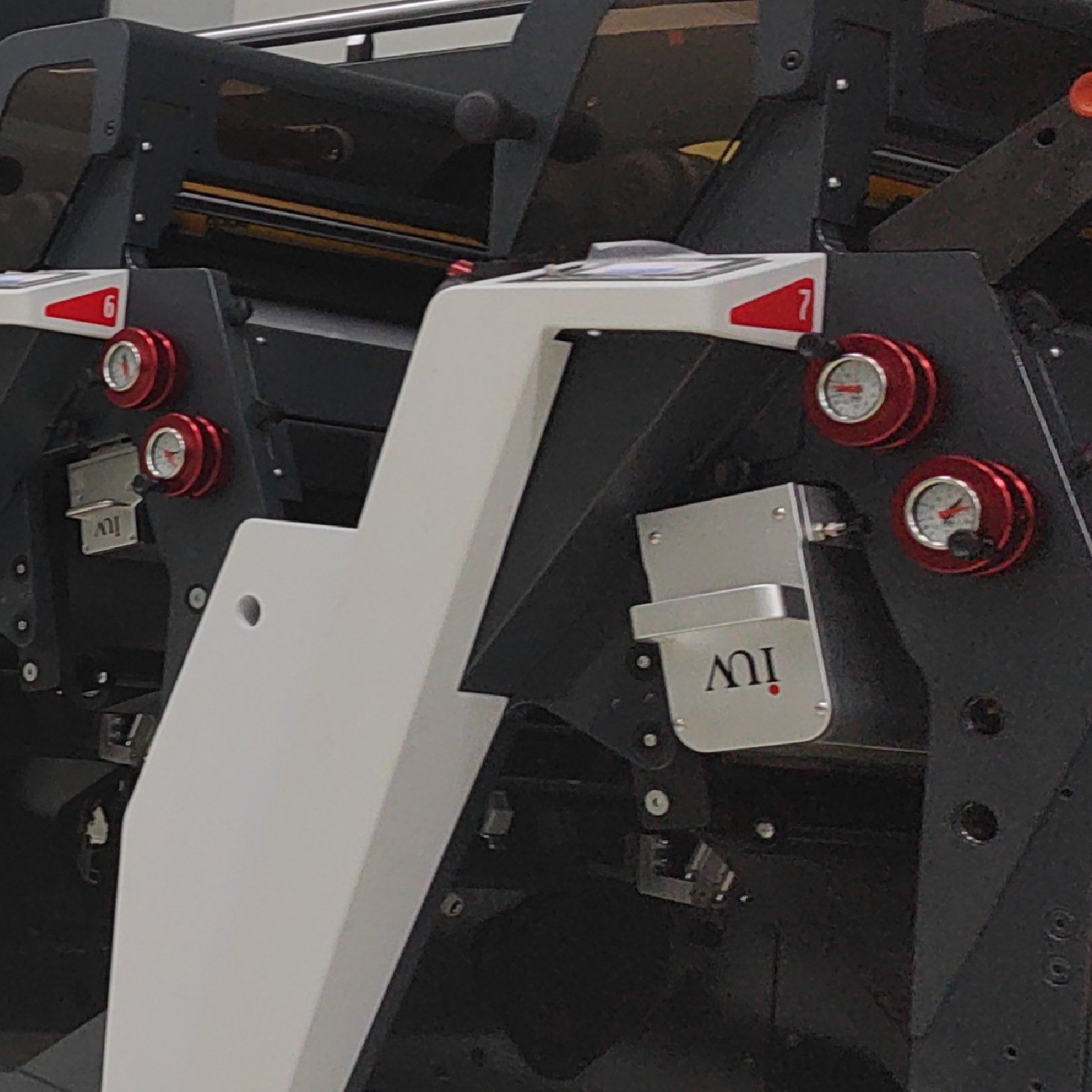 How to Achieve Tack-Free UV Curing in High-Speed Label Printing