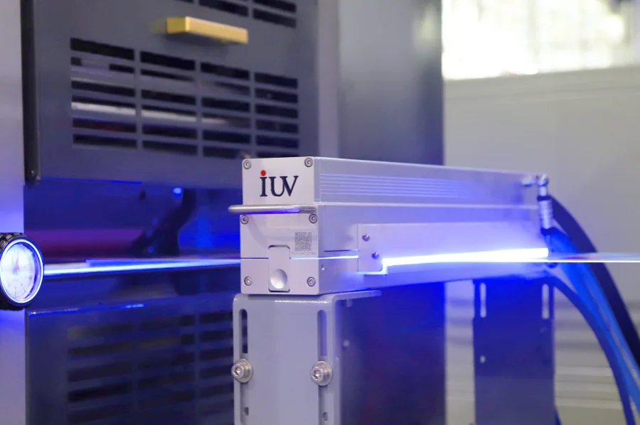 IUV UV curing system for intermittent offset printing