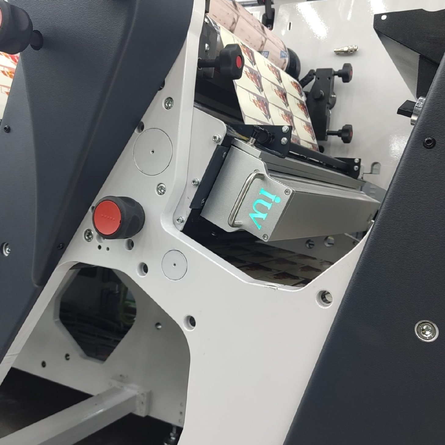 IUV UV LED Curing Equipment Energy Saving Strategies Compared to Traditional UV Drying Systems