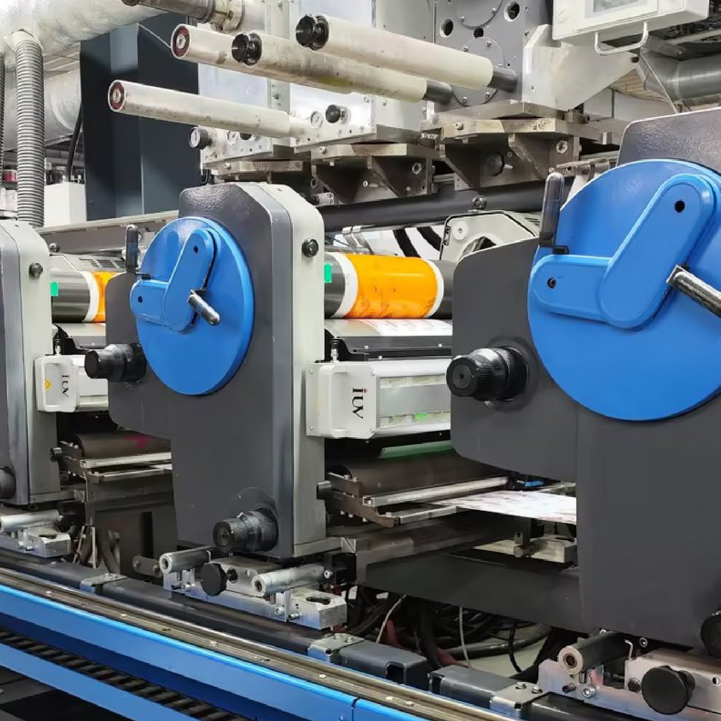 Closed-Loop Irradiance Control for Narrow-Web LED UV Printing on Frequent Job Changes